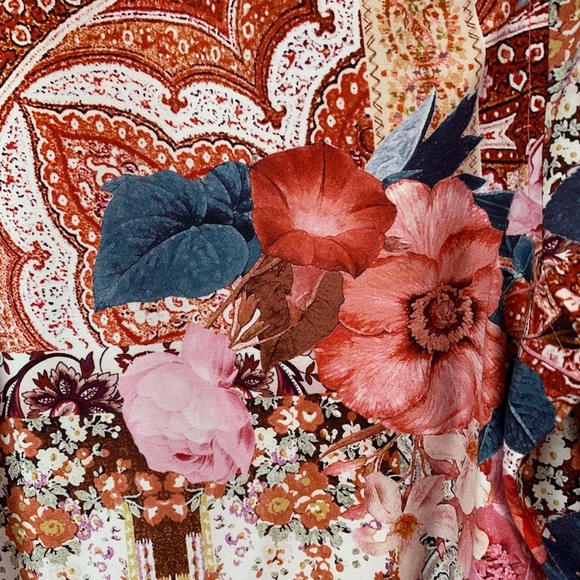 Chico's No Iron Chic Stretch Floral Flip Cuff Button Down Sz 8 - Picture 3 of 10